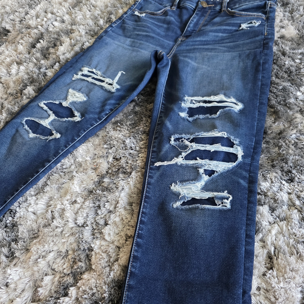 American Eagle Distressed Curvy Hi-Rise Jeggings - Picture 4 of 16